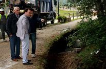 Crespo, que visit� ayer las obras con Boda�o, dijo que la reparaci�n integral precisar�a 100.000 euros m�s.