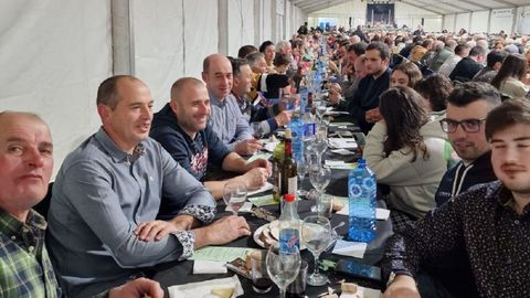 Para acoger a todos los invitados se mont� una carpa de gran tama�o