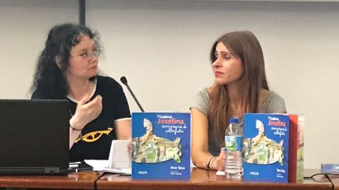 Diana Sobrado y Rosa Valle durante la presentaci�n del cuento en Gij�n
