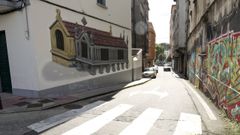 En una imagen de archivo, la calle Bri�n, en el barrio compostelano de Pontepedri�a