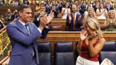Pedro S�nchez, presidente del Gobierno en funciones, y Yolanda D�az, vicepresidenta y titular de Trabajo, en la sesi�n constitutiva en el Congreso de los Diputados de la XV Legislatura.