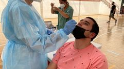 El cribado en O Barco se hizo en el pabell�n de Calabagueiros