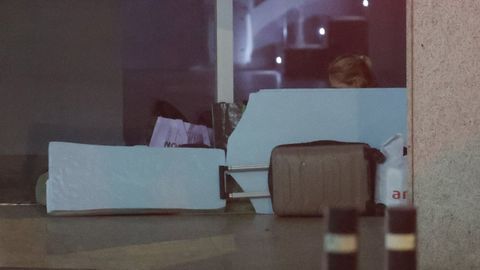 Imagen de archivo de un sintecho durmiendo en un soportal de A Coru�a