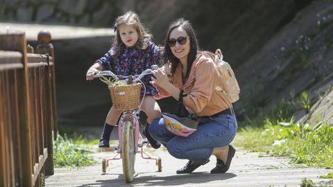 Paseando por Carballo en el d�a de la madre