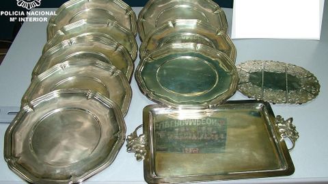 Bandejas de plata incautadas a la detenida