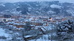Mieres bajo un manto blanco