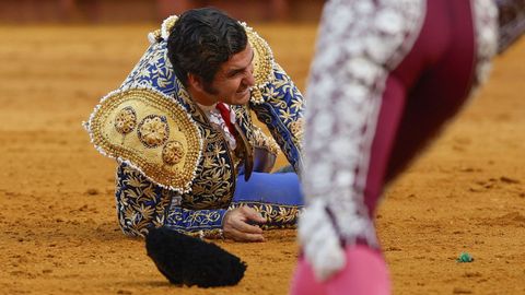 Morante de la Puebla sufri� una grave cogida en la plaza de la Maestranza en Sevilla