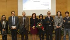 Arca (cuarta por la derecha) arropada por el tribunal de la tesis. 