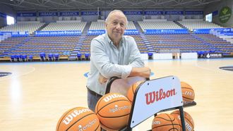 El director deportivo del Breog�n, Tito D�az, en las instalaciones del Pazo