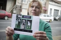 Mar�a Jes�s muestra el anuncio puesto en Internet por la protectora con su perro. 