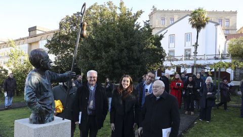 La estatua de Elas Valia fue colocada en el jardn de la Oficina de Acogida al Peregrino