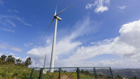 Aerogenerador de Gomesende, en Monteagudo, situado a pocos metros de donde irán el nuevo parque y la línea.
