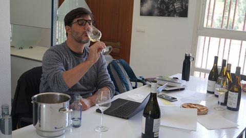 Hidalgo, durante la cata en la sede de la D.O. Valdeorras.