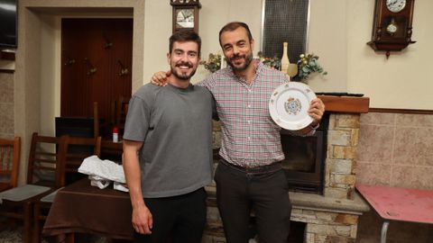 COMIDA DE DESPEDIDA A JAVIER MARCOS BARREIRO, JEFE DE ESCUADRON DE VIGILANCIA AEREA DEL BARBANZA EN EL RESTAURANTE BENJAM�N DE ROIS
