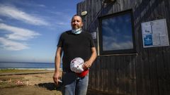 Manuel Tom� prepara la apertura del chiringuito de As Furnas y busca cocinero