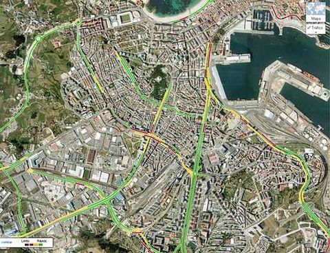 La aplicación utiliza un código de colores para informar de la situación del tráfico en las principales vías.