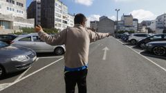 El detenido,�ejerciendo de gorrilla en el aparcamiento situado en las proximidades del Casino de Carballo