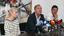 La madre de Y�remi, su abogado, y el padre del ni�o en una rueda de prensa en el 2018