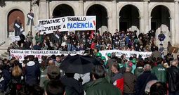 Los trabajadores de los astilleros ferrolanos volvieron a manifestarse ayer en demanda de carga de trabajo.