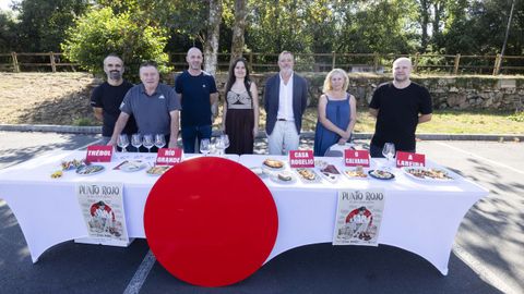 Representantes del Concello de Zas, de BaiON y de los hosteleros presentaron las tapas de este a�o