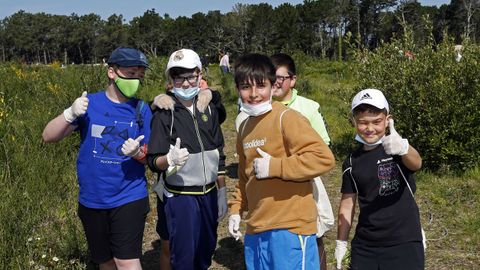 ACTIVIDAD VOZ NATURA EN EL PARQUE NATURAL DE CORRUBEDO, LIMPIEZA DE PLANTAS INVASORAS