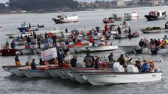 En el 2021 se sucedieron las concentraciones de la flota de bajura gallega contra la geolocalizaci�n, como esta, en Ribeira, con barcos y lanchas de esa puerto y�de Agui�o, Palmeira, A Pobra y Cabo de Cruz