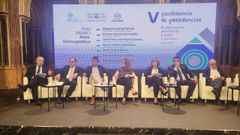 Mesa de debate en la que particip� Jos� Tom�,  a la izquierda