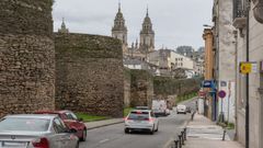 Tr�fico junto a la Muralla de Lugo