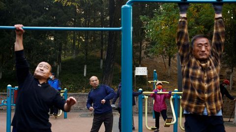 Ciudadanos chinos, practicando ejercicio