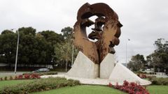 ESTATUA GIGANTE DEL CHE GUEVARA EN LA ROTONDA DE NIRVANA EN BASTIAGUEIRO
