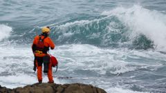 Segundo d�a de b�squeda�de la joven a la que se llev� el mar en�Riazor