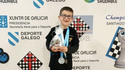 Artai Lamela, celebrando su buen resultado en el auton�mico de ajedrez