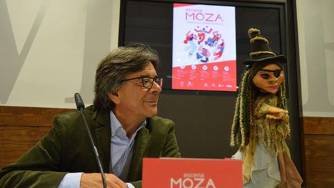 Roberto Snchez Ramos en la presentacin de Escena Moza