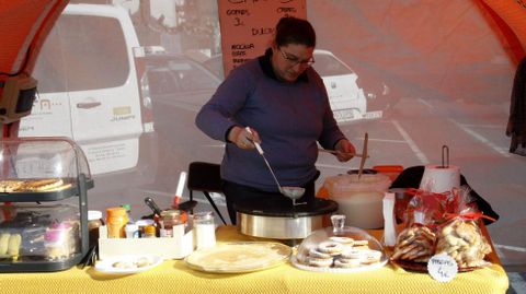 O Barco se rindi al botelo.En el campo da festa, en el Malecn, hay una feria de artesana y gastronoma