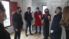 La comitiva visit� el interior del edificio, que alberga dos viviendas sociales de 60 metros cuadrados, con suelos radiantes y dos dormitorios