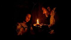 Amaia Aberasturi y &Agrave;lex Brendem&uuml;hl en &laquo;Akelarre&raquo;