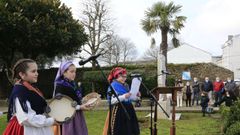 O parque do cemiterio vello de Vilalba, na parte alta da r�a do Calvario, leva agora o nome de Rosal�a de Castro.