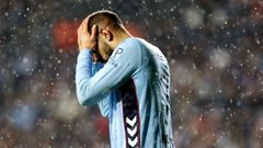 Borja Iglesias se lamenta�durante un lance del partido entre Celta y Bolonia de este jueves en Bala�dos.