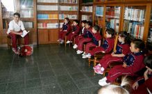 Alumnos mayores contaron cuentos a los de Primaria