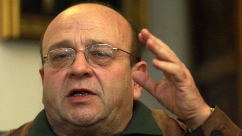 Manuel V�zquez Montalb�n en una imagen del 2002