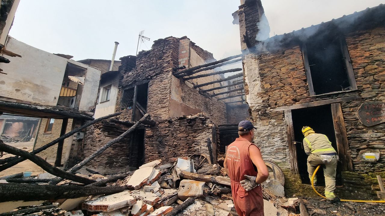 En directo: 850 personas desalojadas y viviendas quemadas en los ...