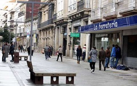 Uno de los locales que se barajan para Stradivarius es el antiguo local de la ferreter�a Sobrino.