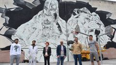 Efr�n Castro, Maite Ferreiro, Rub�n Arroxo, Diego AS, Erik y Sergi Quintela frente al mural