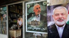 Una tienda de Beiruy con psteres con imgenes del nuevo lder de Hams, Yahya Sinwar, y de su predecesor, asesinado en Irn, Ismail Haniyeh.