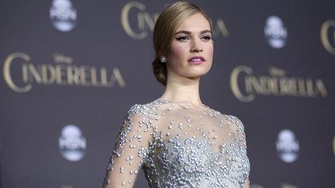 Otras transparencias, como las que lleva Lily James, son m�s discretas. 