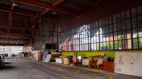 Pertenencias de acampados en la antigua estaci�n de autobuses de Vigo