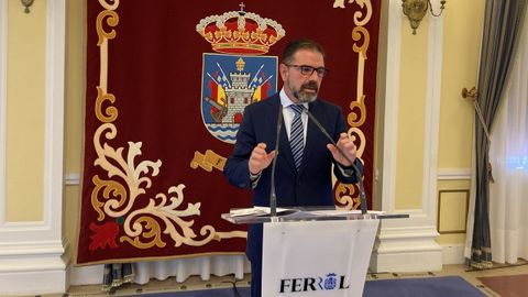 El alcalde de Ferrol, �ngel Mato, en la comparecencia de ayer ante la prensa