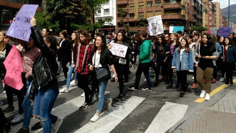 Cientos de estudiantes toman las calles de Oviedo en contra de la sentencia de La Manada