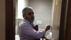 Due�o del bar donde la ni�a se refugi� en el ba�o