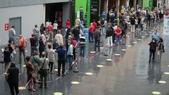Colas para vacunarse en el Pais Vasco, con la incidencia m�s alta de Espa�a